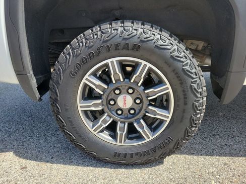 Used 2025 GMC Sierra 1500 AT4 AWD/4WD image 5