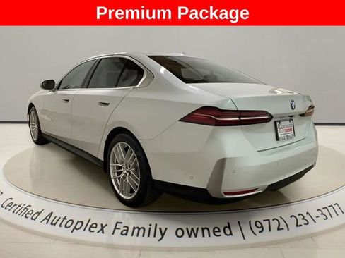 Used 2025 BMW 530i image 2