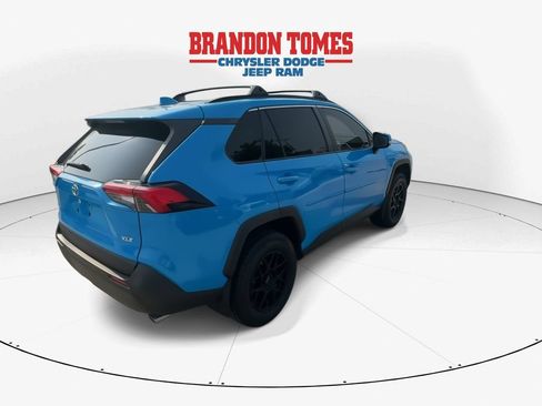 Used 2019 Toyota RAV4 XLE w/ Convenience Package FWD image 8