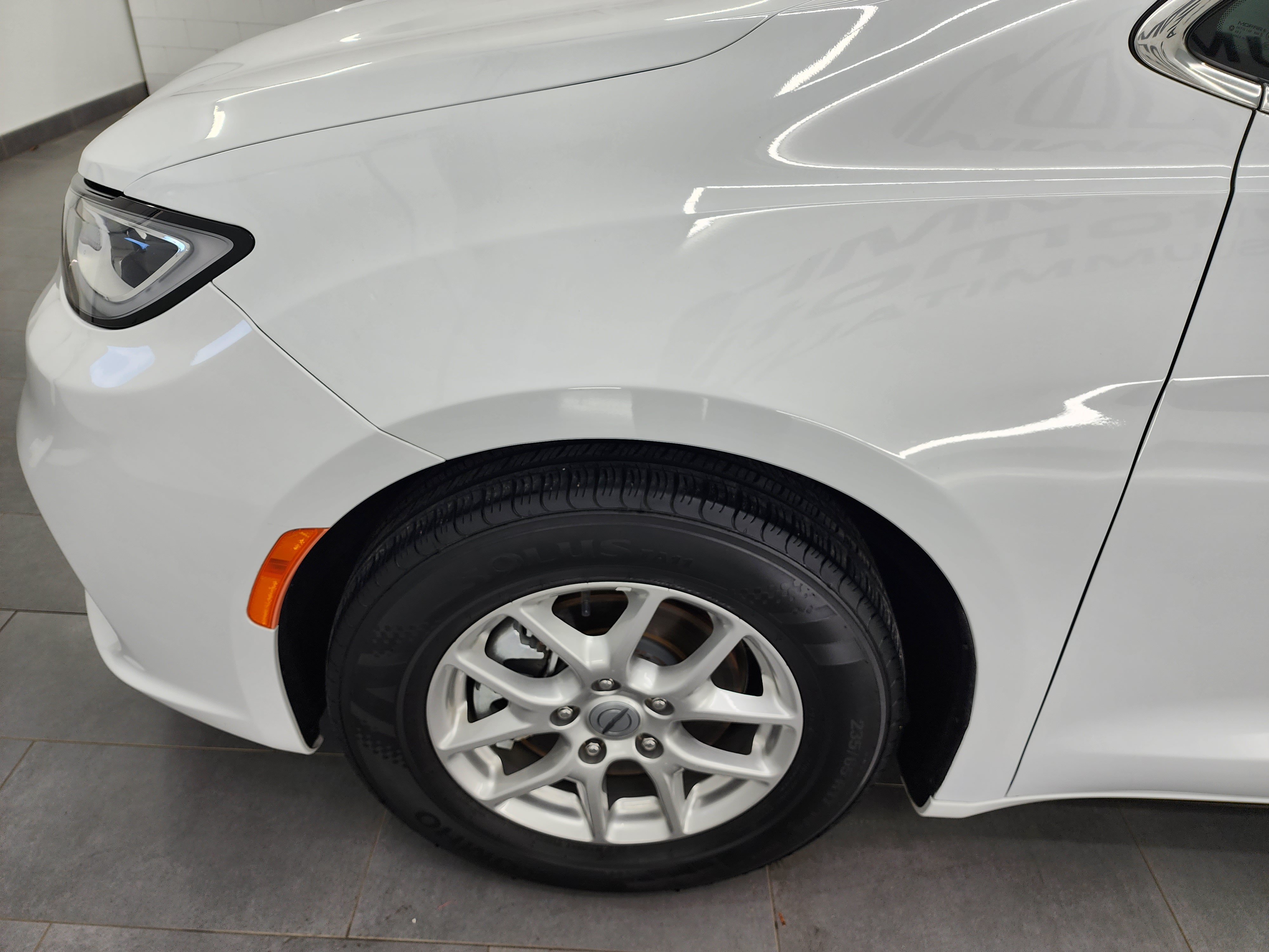 Used 2024 Chrysler Pacifica Touring-L FWD image 34