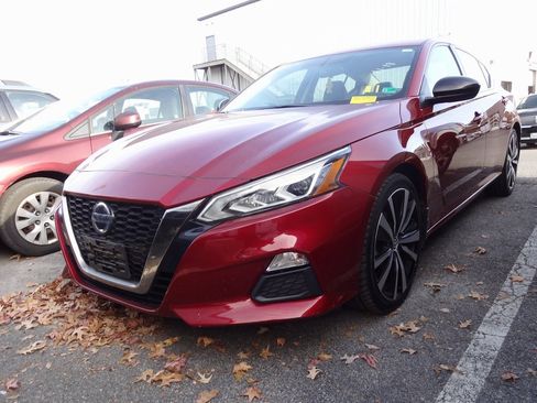 Used 2019 Nissan Altima 2.5 SR image 2