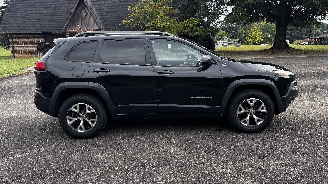 Used 2014 Jeep Cherokee Trailhawk w/ Comfort/Convenience Group AWD/4WD image 9