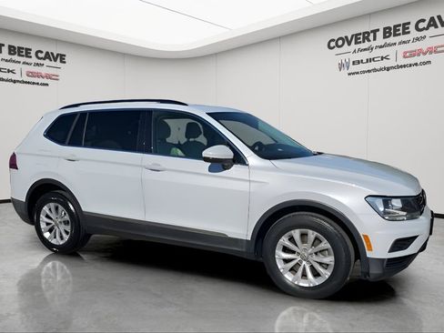 Used 2018 Volkswagen Tiguan SE w/ Panoramic Sunroof Package image 12