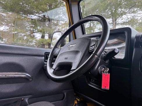 Used 2004 Jeep Wrangler 4WD image 91