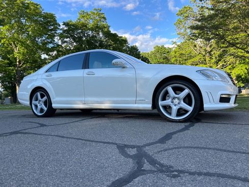 Used 2009 Mercedes-Benz S 550 4MATIC image 2