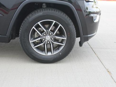 Used 2018 Jeep Grand Cherokee Limited image 40