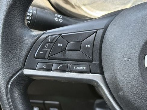 Used 2022 Nissan Versa S FWD image 13