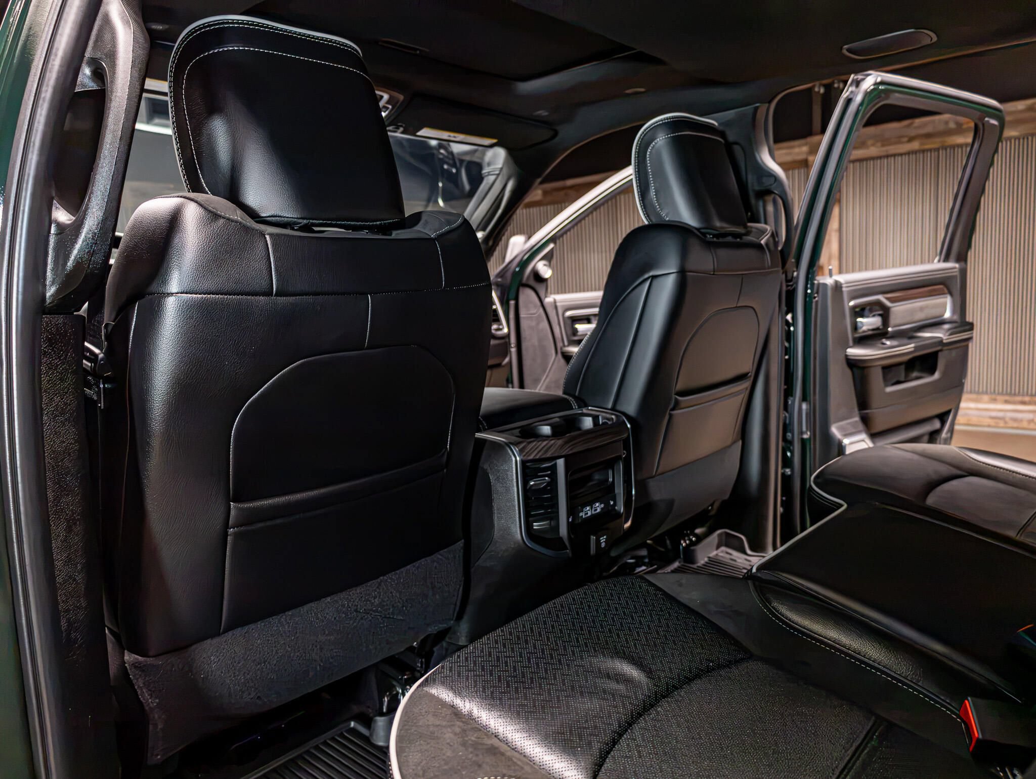 Used 2025 RAM 2500 Laramie AWD/4WD image 25