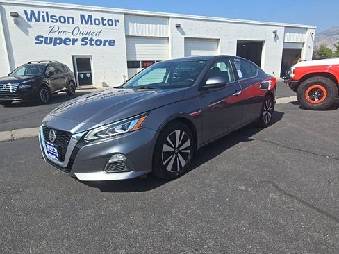 Used 2021 Nissan Altima 2.5 SV FWD image 1