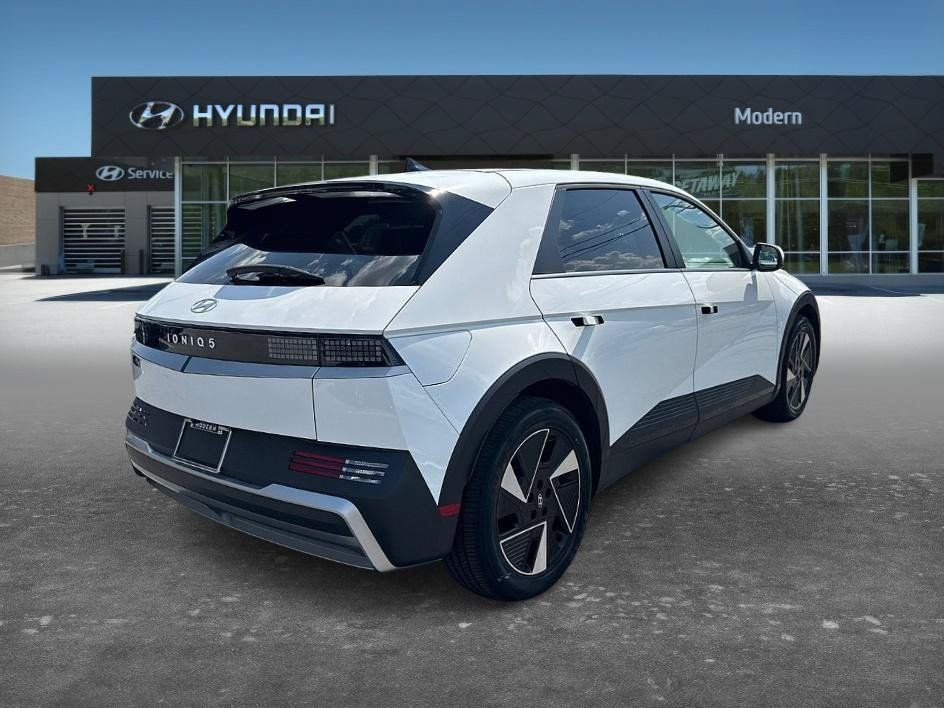 Certified 2025 Hyundai Ioniq 5 SE RWD image 5