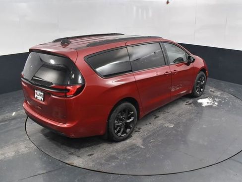 New 2026 Chrysler Pacifica Select image 43