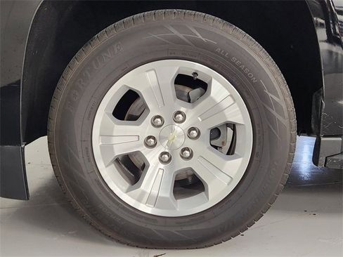 Used 2018 Chevrolet Suburban LT image 8