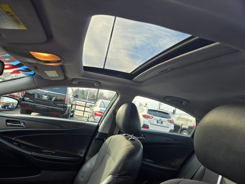 Used 2013 Hyundai Sonata SE w/ Navigation & Sunroof Pkg image 8