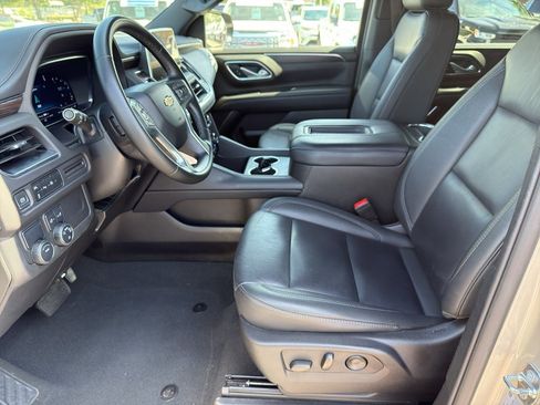Used 2024 Chevrolet Suburban LT RWD image 12