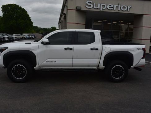 Used 2025 Toyota Tacoma TRD Off-Road w/ TRD Off Road Premium Package image 10
