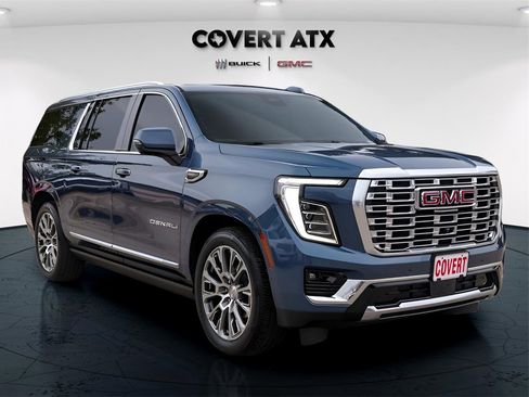 Used 2025 GMC Yukon XL Denali w/ Denali Reserve Package image 9