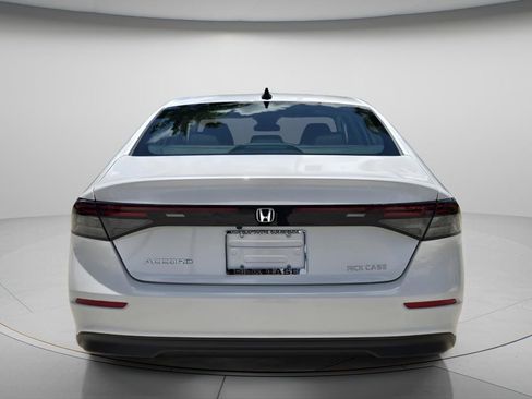 Certified 2025 Honda Accord SE image 6