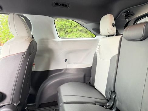 Used 2021 Toyota Sienna XSE w/ XSE Plus Package FWD image 19