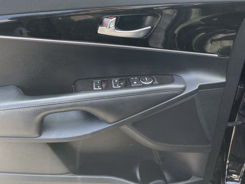 Used 2017 Kia Sorento L FWD image 20