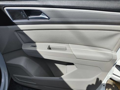 Used 2018 Volkswagen Atlas SE image 44