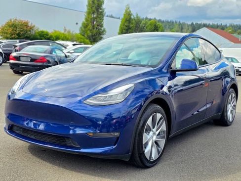 Used 2023 Tesla Model Y Long Range AWD/4WD image 3