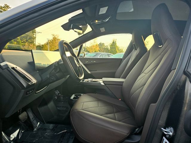 Used 2023 BMW iX xDrive50 w/ Ultimate Package 2 AWD/4WD image 17