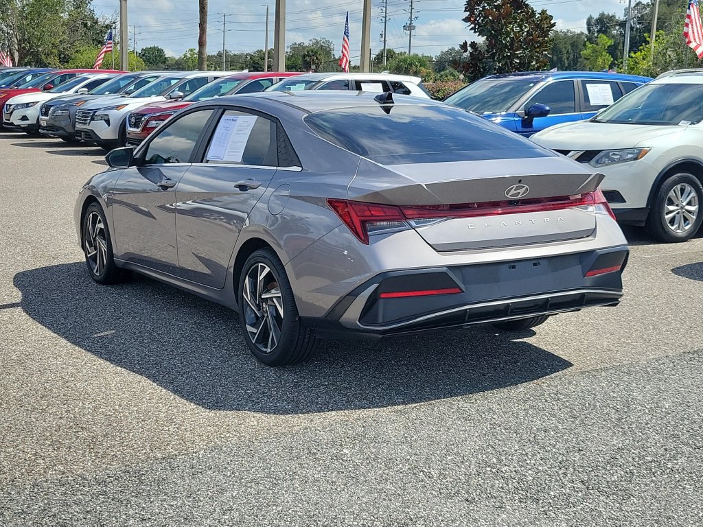Used 2024 Hyundai Elantra SEL w/ Convenience Package FWD image 4