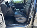 Used 2018 Volkswagen Tiguan SEL Premium image 5