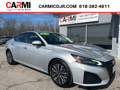 Used 2023 Nissan Altima 2.5 SV FWD image 1