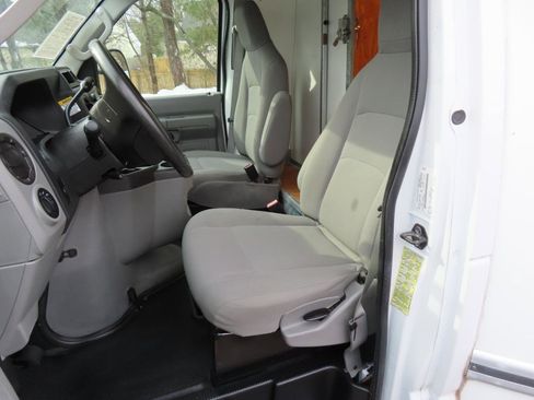 Used 2011 Ford E-350 and Econoline 350 Super Duty image 12