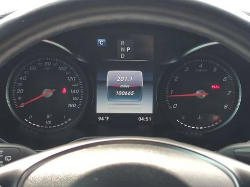 Used 2019 Mercedes-Benz GLC 300 4MATIC image 16