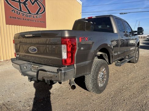 Used 2018 Ford F250 Lariat w/ Chrome Package image 7