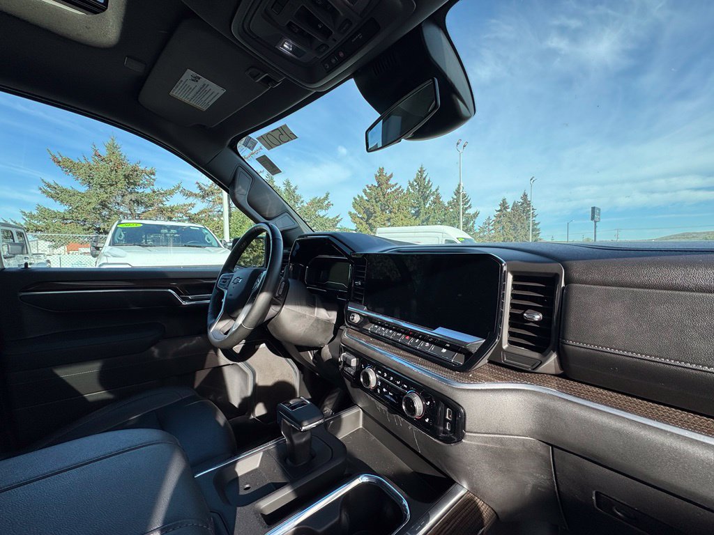 Used 2025 Chevrolet Silverado 1500 RST w/ True North Edition Plus AWD/4WD image 38