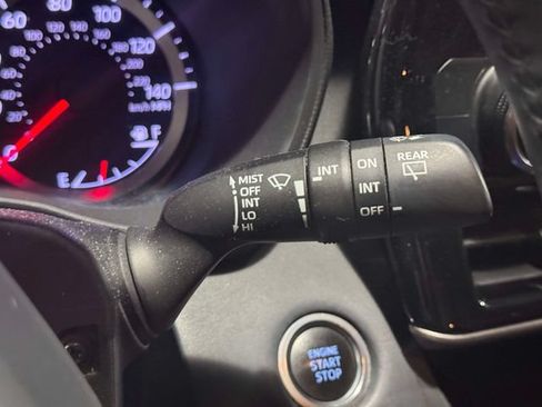 Used 2020 Toyota Highlander LE AWD/4WD image 29