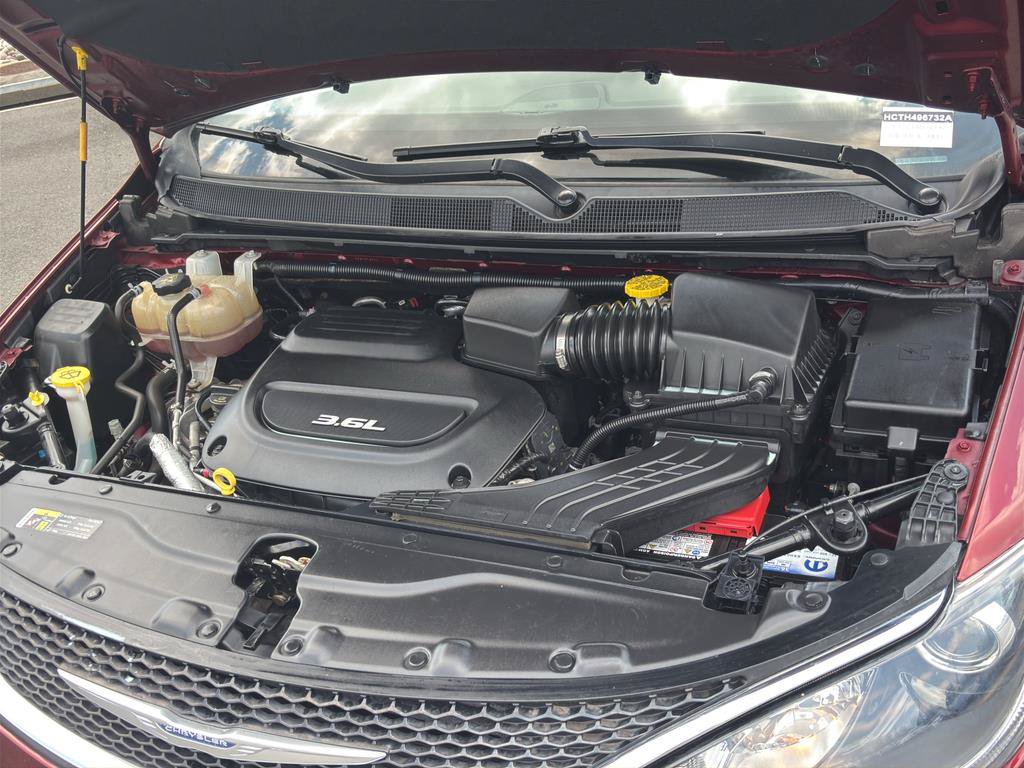 Used 2017 Chrysler Pacifica Touring-L w/ Tire & Wheel Group FWD image 29