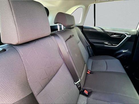 Used 2021 Toyota RAV4 XLE AWD/4WD image 25