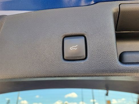 Used 2022 Ford Escape Titanium image 11