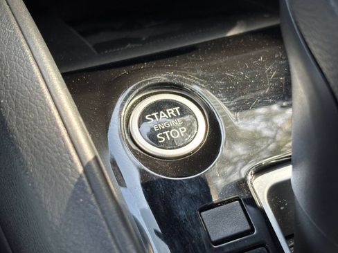 Used 2025 Nissan Versa SV FWD image 18