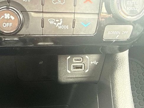 Used 2025 Jeep Compass Latitude w/ Convenience Group AWD/4WD image 23