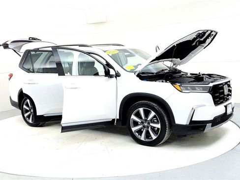 Used 2023 Honda Pilot Touring image 12