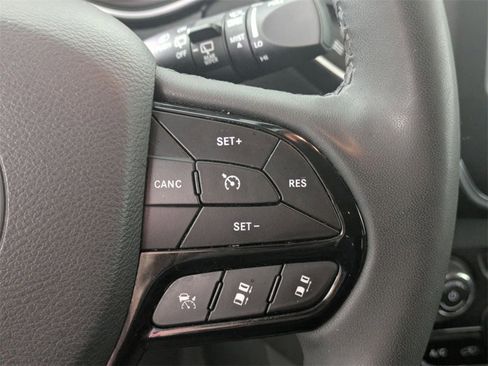 Certified 2023 Jeep Cherokee Altitude Lux image 17