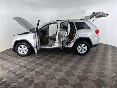 Used 2012 Jeep Grand Cherokee Laredo w/ Laredo E Group AWD/4WD image 11