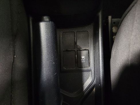 Used 2016 Toyota Yaris L image 15