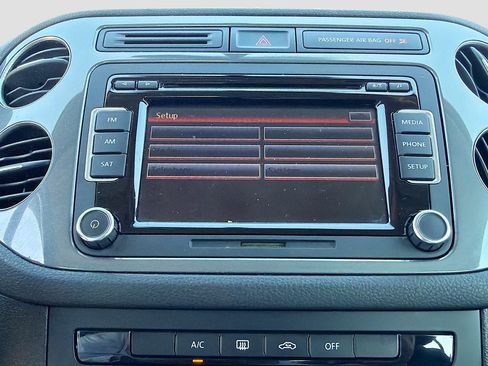 Used 2015 Volkswagen Tiguan S image 28