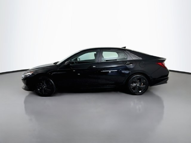 Used 2023 Hyundai Elantra SEL w/ Cargo Package FWD image 6