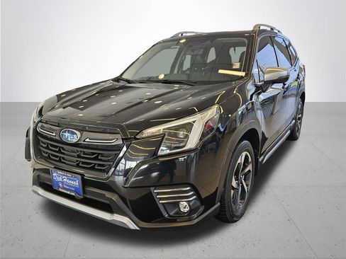 Used 2023 Subaru Forester Touring image 2