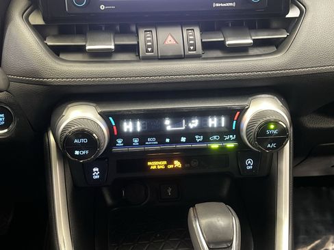 Used 2022 Toyota RAV4 XLE Premium image 19