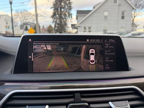 Used 2020 BMW 750i xDrive w/ Cold Weather Package image 15