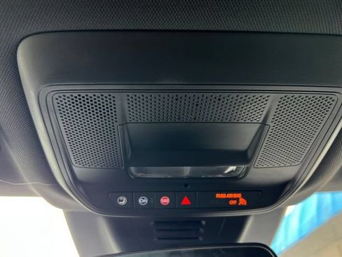 Used 2025 Chevrolet Equinox EV RS FWD image 38