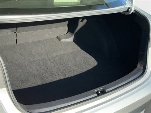 Used 2022 Toyota Corolla LE image 15